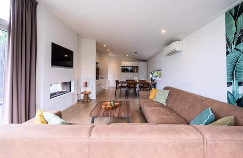 Gasthuis Villa | Ravenbosch Royaal - Whirlpool, Fireplace & Maisonette
