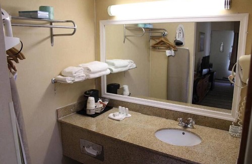 Lynchburg Hotel | Explore Lynchburg Attractions from Affordable, Pet-Friendly Space