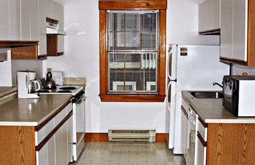 Wilmington Apartamento | Crafts Inn, Hotel Suite with pool and hot tub.