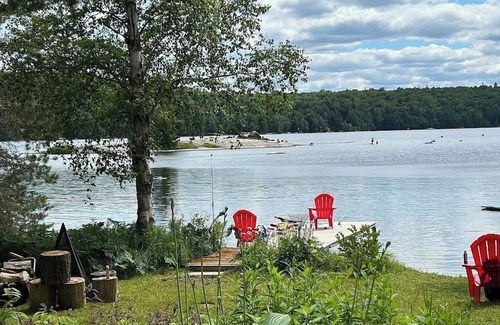 Machar Cabaña | Crystal Haven Lake House tranquility found with this 3 bdrm plus bunkie retreat