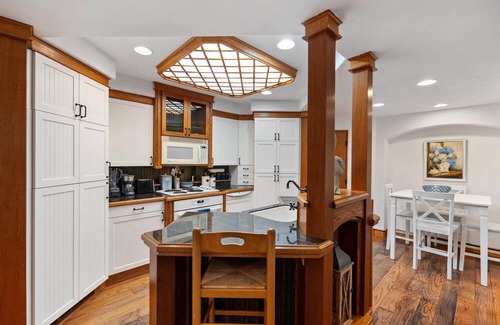 Petoskey Condominio | Cute Condo on Round Lake in Petoskey