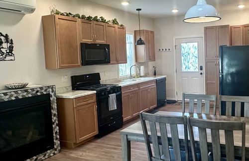 Cadillac Cabaña | Destination Leisure – Cottage A, 2BR Next to Mitchell State Park Campground