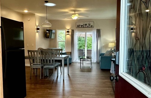 Cadillac Cabaña | Destination Leisure – Cottage A, 2BR Next to Mitchell State Park Campground