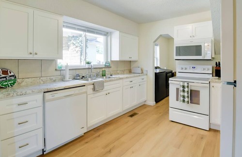 Huntington Casa | Walk to Ritter Park: Renovated Home Near Marshall!