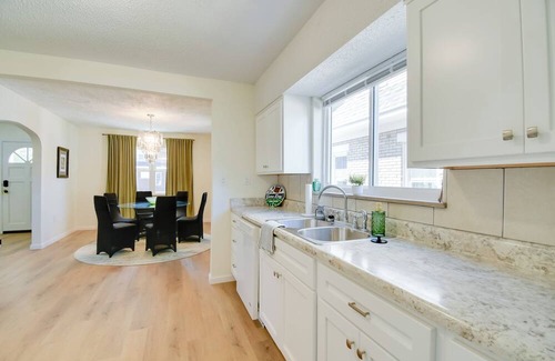 Huntington Casa | Walk to Ritter Park: Renovated Home Near Marshall!