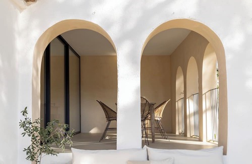 Subirats Casa | Manor house in a vineyard estate, 35’ from Barcelona
