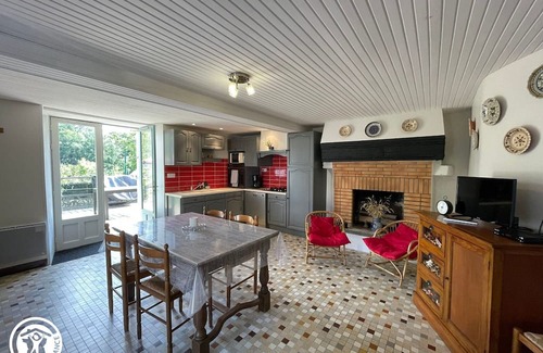 Vouvant Cabaña | Casa en la ciudad medieval de Vouvant con aparcamiento privado, 4 habitaciones