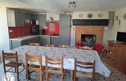Vouvant Cabaña | Casa en la ciudad medieval de Vouvant con aparcamiento privado, 4 habitaciones