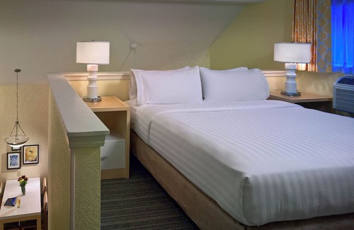 Tucson Hotel | Comfort and Convenience! Pet-Friendly Stay w/Free Breakfast & Pool Access!