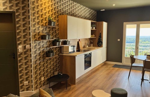 Faugeres Casa | Intimate, upscale escape - Gîte for adults