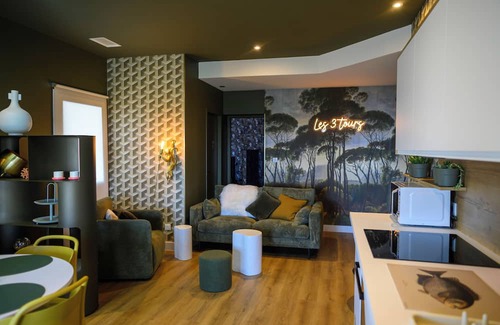 Faugeres Casa | Intimate, upscale escape - Gîte for adults