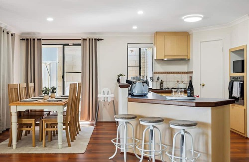 Scarborough Casa | Beachside Stay | Cafés Nearby | 100Mbps WiFi