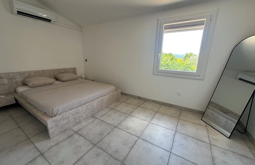 Chateau-Arnoux-Saint-Auban Cabina | Modern, air-conditioned and private barbecue