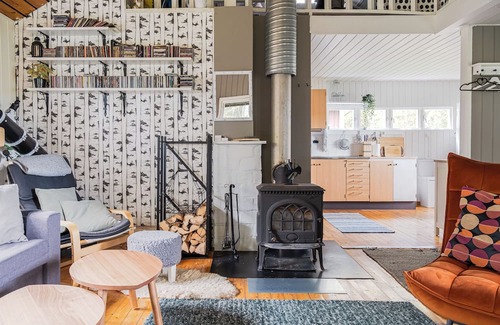Kalix Municipality Casa | Remote Lakeview Cabin Escape