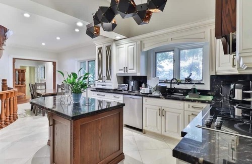 Newtonbrook Casa | Casa Athena — Luxury Toronto Mansion with Gym