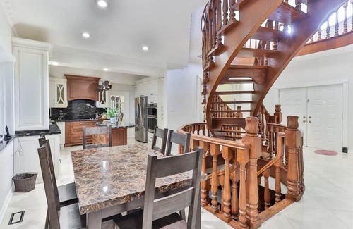 Newtonbrook Casa | Casa Athena — Luxury Toronto Mansion with Gym