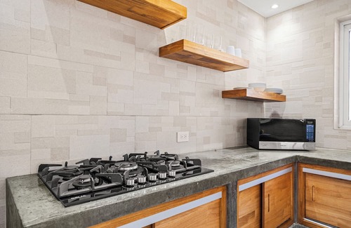 Ponton Apartamento | Spacious 2BR Aruba Home with a Pool, BBQ, Full Equipped Kitchen & Gated Backyard