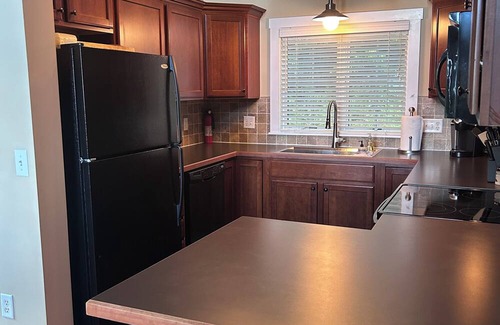 Westmore Cabaña | Beautiful cottage overlooking Lake Willoughby with lake access