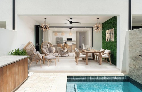 Halcyon Heights Casa | Azzurro 03 Summary: N