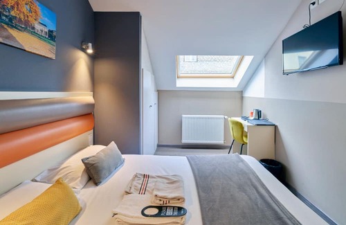 Contades Hotel | Make Your Trip More Enjoyable! Near Place du Marché Gayot! Pets are Allowed!
