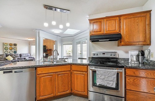 Fleetwood Casa | Enjoyable 4-bedroom house with AC in Surrey