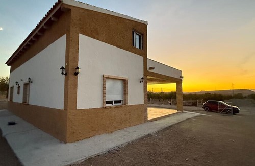 Albudeite Casa | Holiday Home 'Casa Rural El Jardín De Sara' with Mountain View, Wi-Fi and Air Conditioning