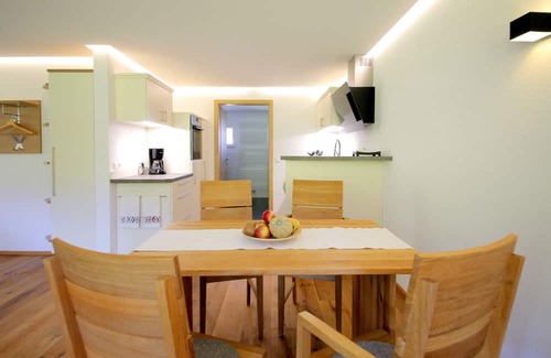 Unterkirnach Apartamento | Apartment 'Abendgrund' with Private Terrace, Shared Garden and Wi-Fi