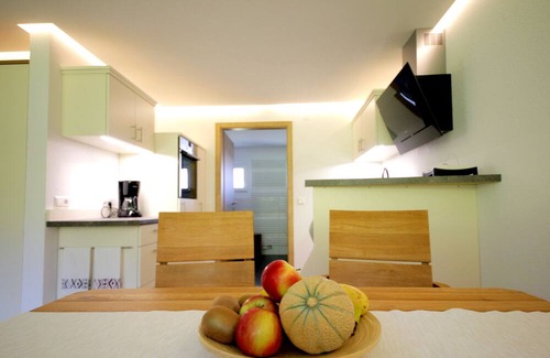 Unterkirnach Apartamento | Apartment 'Abendgrund' with Private Terrace, Shared Garden and Wi-Fi