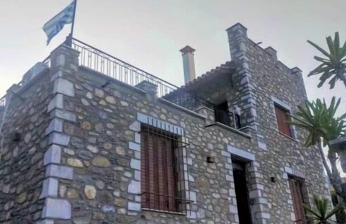 Toriza Apartamento | Mountain Tower House close to Sparta, Mystras and Mani! Pet friendly