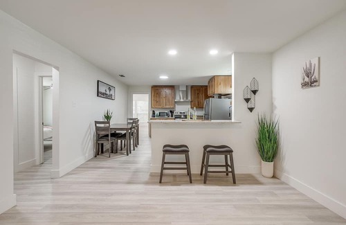 Stephenville Casa | *NEW* The Round Up | 4BR | Walk to TSU | Downtown