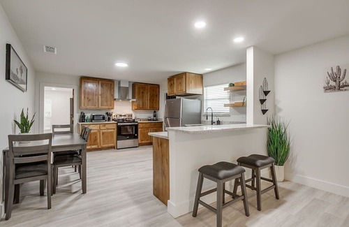 Stephenville Casa | *NEW* The Round Up | 4BR | Walk to TSU | Downtown