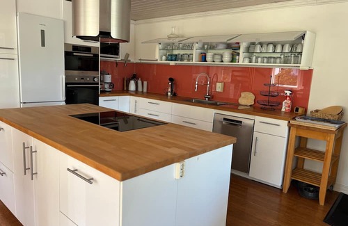 Vissefjaerda Casa | Vacation home right on the lake in Småland - Villa lake view with hot tub, boat & canoe