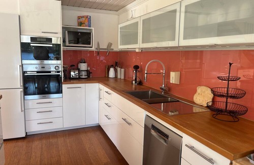 Vissefjaerda Casa | Vacation home right on the lake in Småland - Villa lake view with hot tub, boat & canoe
