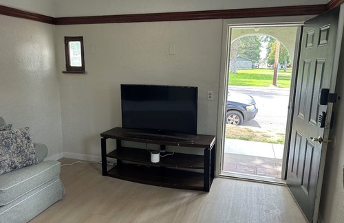 Burley Apartamento | Cozy 2-bedroom apartment in welcoming Burley with AC