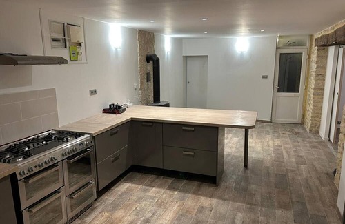 Saint-Martin-des-Fontaines Casa | Holiday Home 'Gite Les Garnes 4 Personnes' with Private Terrace, Private Garden and Wi-Fi