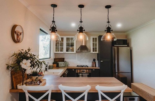 Bunburra Casa | Sugarloaf Luxury Farmhouse Cabin