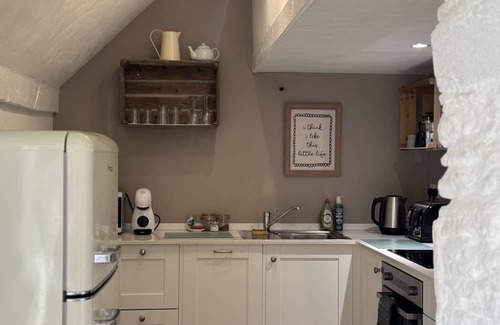 Lechlade Cabaña | The Dairy Cotswolds Cottage Farm Stay With Pool