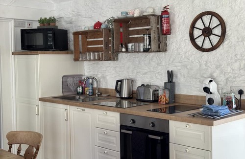 Lechlade Cabaña | The Parlour Cotswolds Cottage Farm Stay With Pool