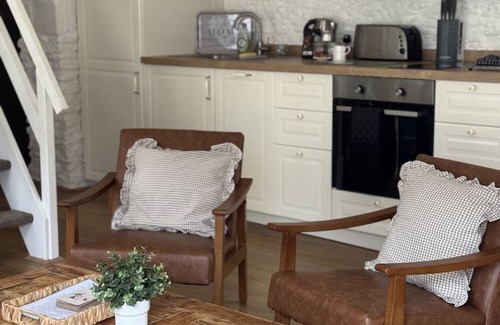 Lechlade Cabaña | Bullpen Cotswolds Cottage Farm Stay With Pool: