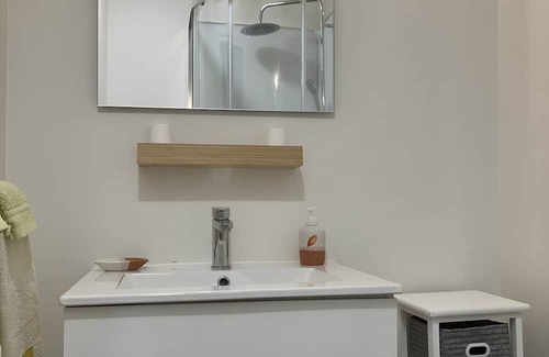 Segonzac Cama Y Desayuno | Bed and Breakfast 'Chambre 4 - 2 Personnes' with Shared Pool, Shared Terrace and Wi-Fi