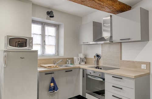 Trevoux Apartamento | Vrbo Property