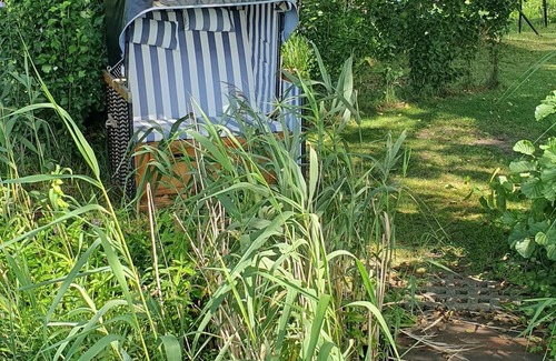 Wernsdorf Casa | Tiny house with outdoor chimney and an own water jetty at the lakeside.