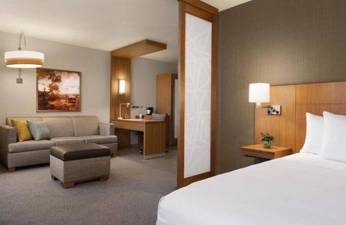 Page Hotel | Scenic Room w/Mountain Views – Perfect for Relaxing or Exploring