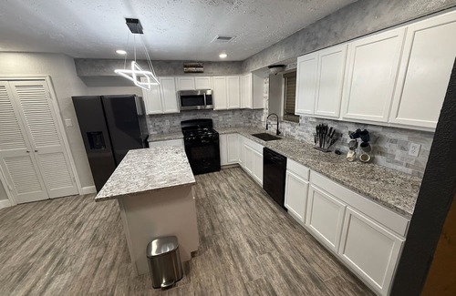 Meadows Place Casa | Spacious Family-Friendly 3BR Home w/Yard Near Richmond & Rosenberg