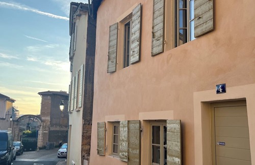 Trevoux Apartamento | Vrbo Property