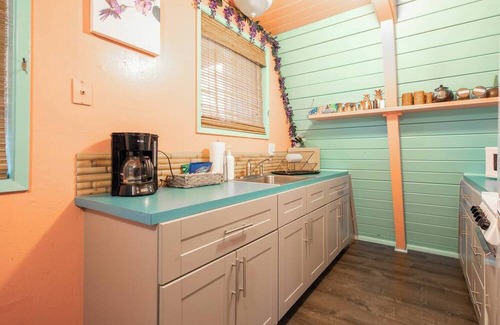 Ocean Shores Villa | 2BR Hawaiian Beach Villa - Walk to Beach - Pet-Friendly, Sleeps 7
