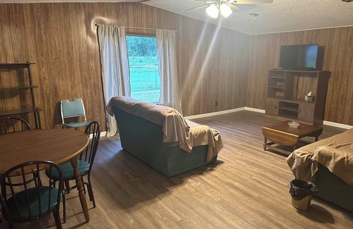 Cornettsville Casa | Ritter Lumber Yard. 4BR mobile home in Cornettsville, KY