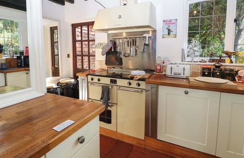 Hamble-le-Rice Casa | THE OLD HOUSE, pet friendly, character holiday cottage in Hamble