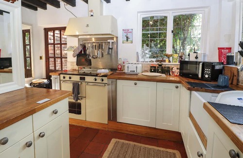 Hamble-le-Rice Casa | THE OLD HOUSE, pet friendly, character holiday cottage in Hamble