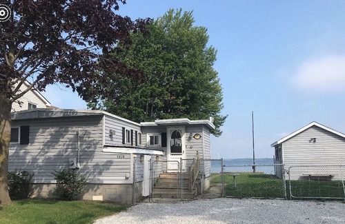 Harwich Casa | Cozy Cottage on Rondeau Bay in Erieau steps from local restaurants!